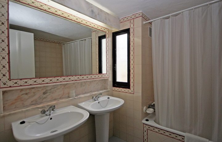 Prado do Golf standard villas - bathroom