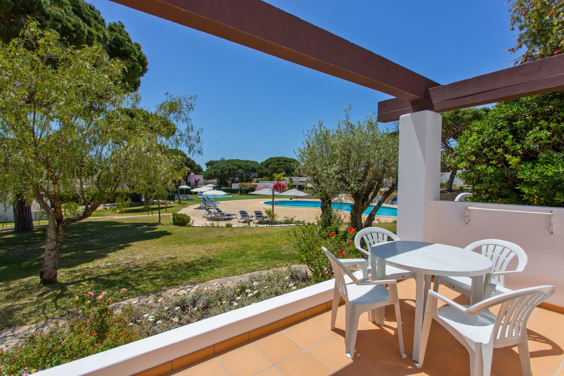 pool view villa Vilamoura Algarve