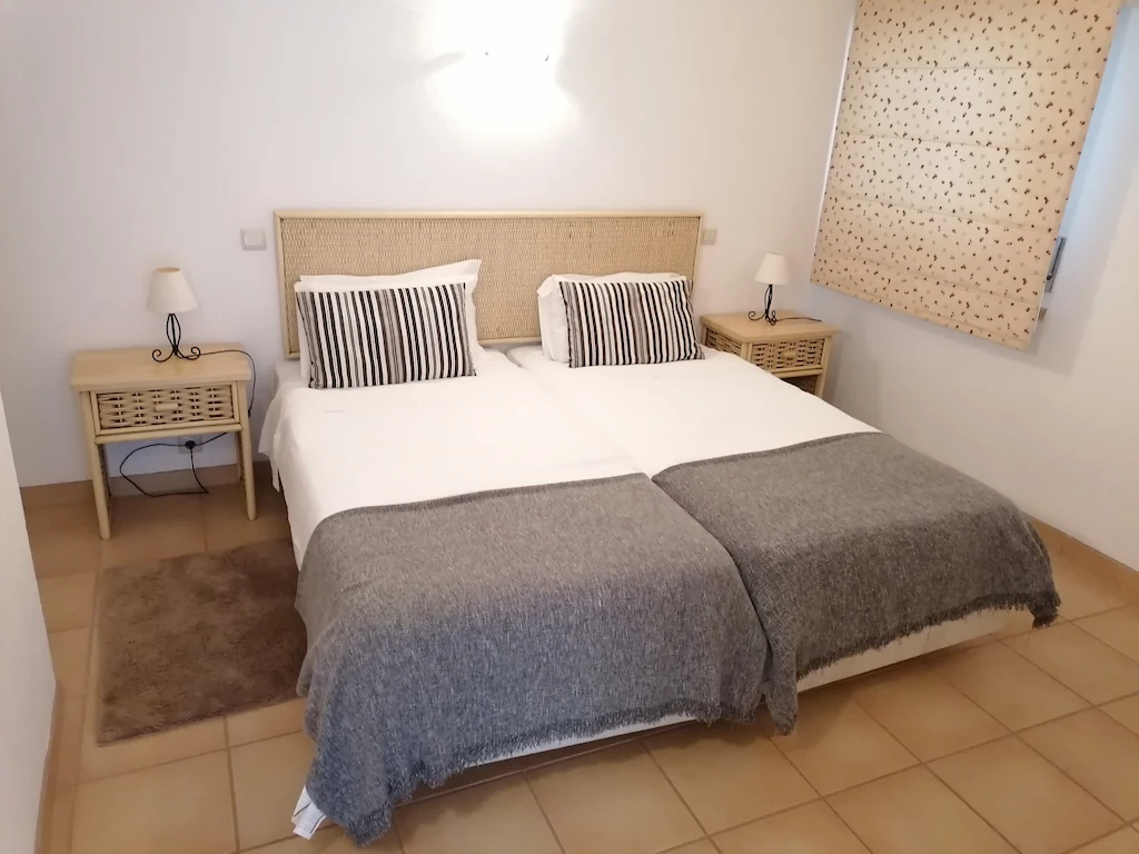 2 camas solteiro nos apartamentos superiores férias Algarve
