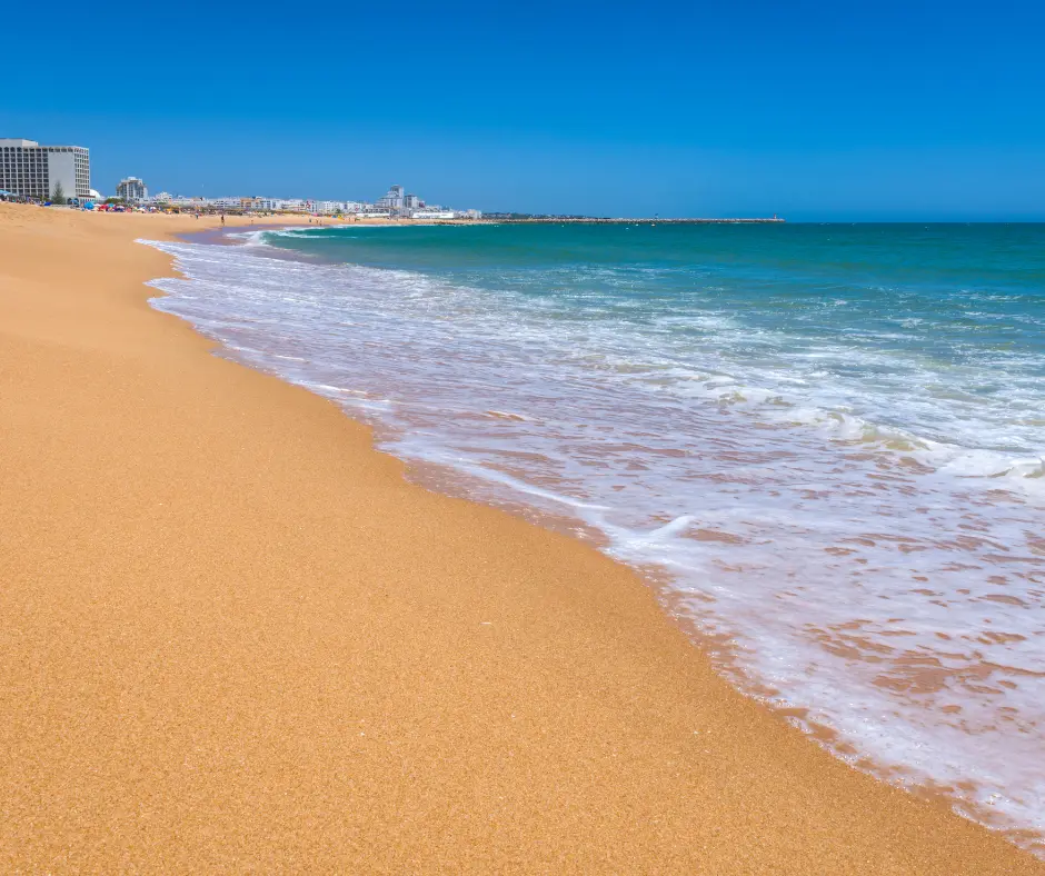Is it worth visiting the Algarve in winter? Vilamoura, Algarve beach